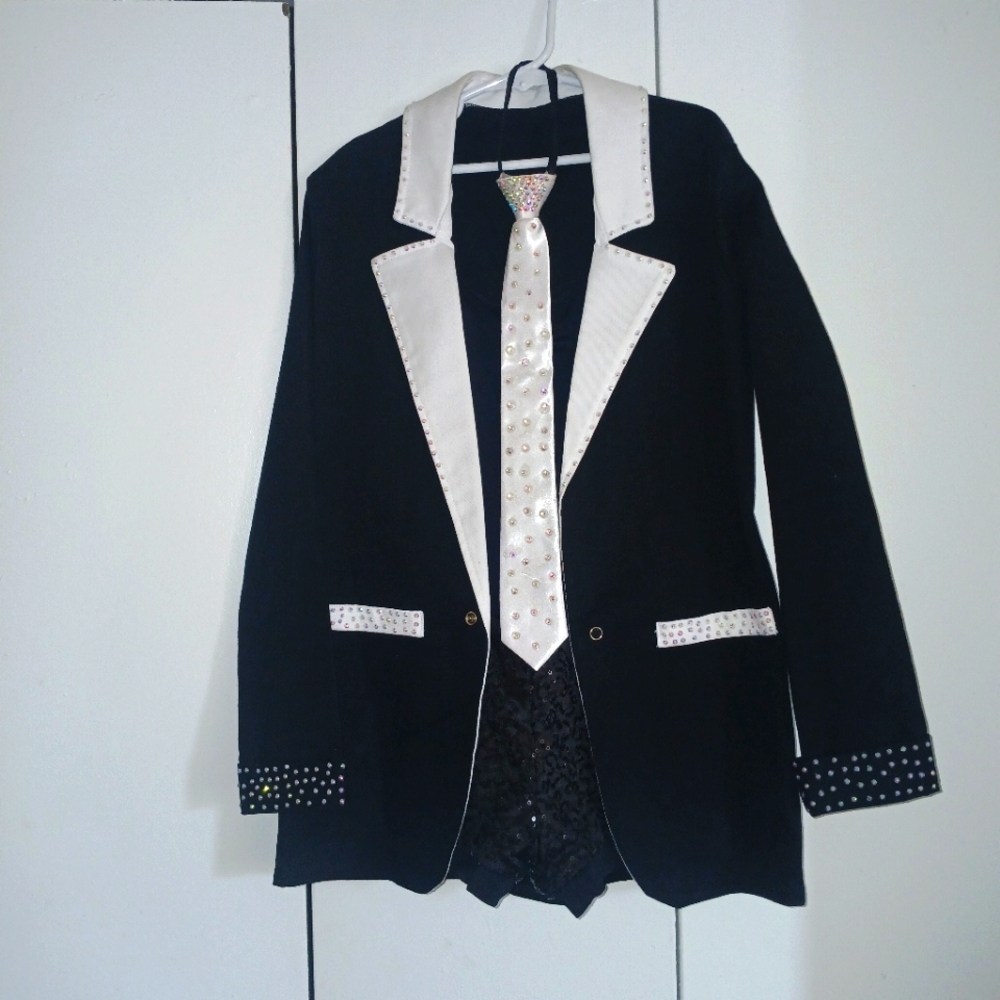 Kelly (brand) black & white large child jacket. Weissman bodice
